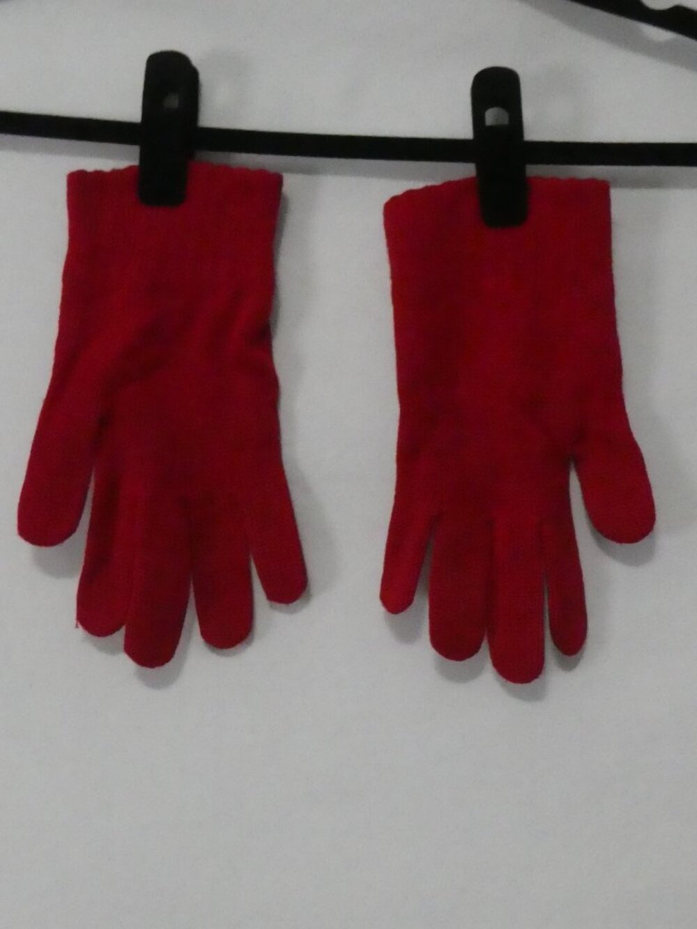 Vibrant Cherry Red Knit Winter Gloves
